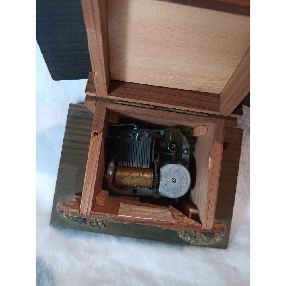 Vintage Montreux Swiss Musical Wooden Music Box Holiday Sound Collectible Décor - Picture 4 of 6